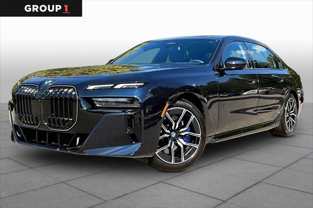 2025 BMW 7 Series 740i — photo 1 of 13