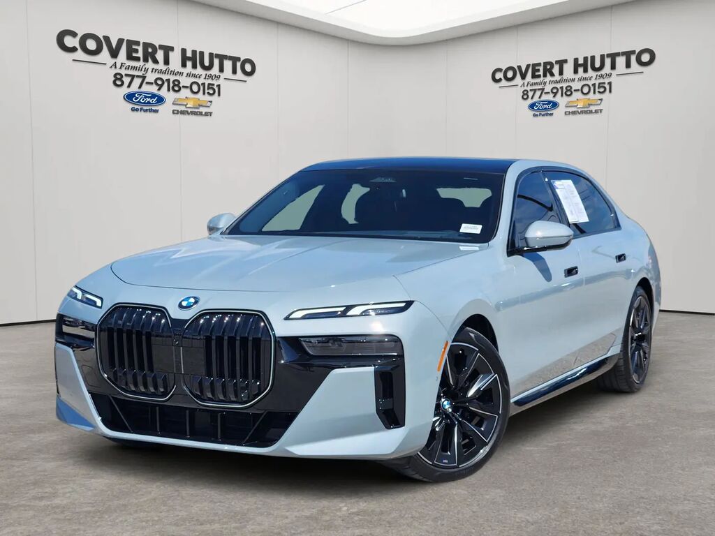 2025 BMW 7 Series 740i — photo 1 of 13