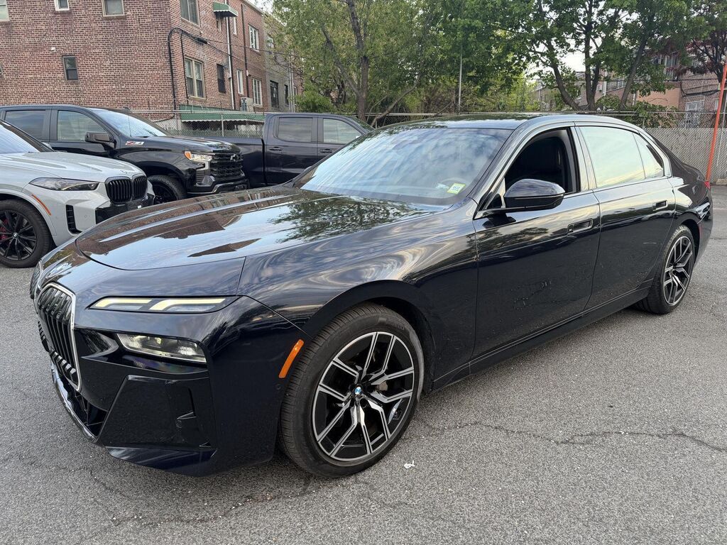 2025 BMW 7 Series 740i xDrive — photo 1 of 39