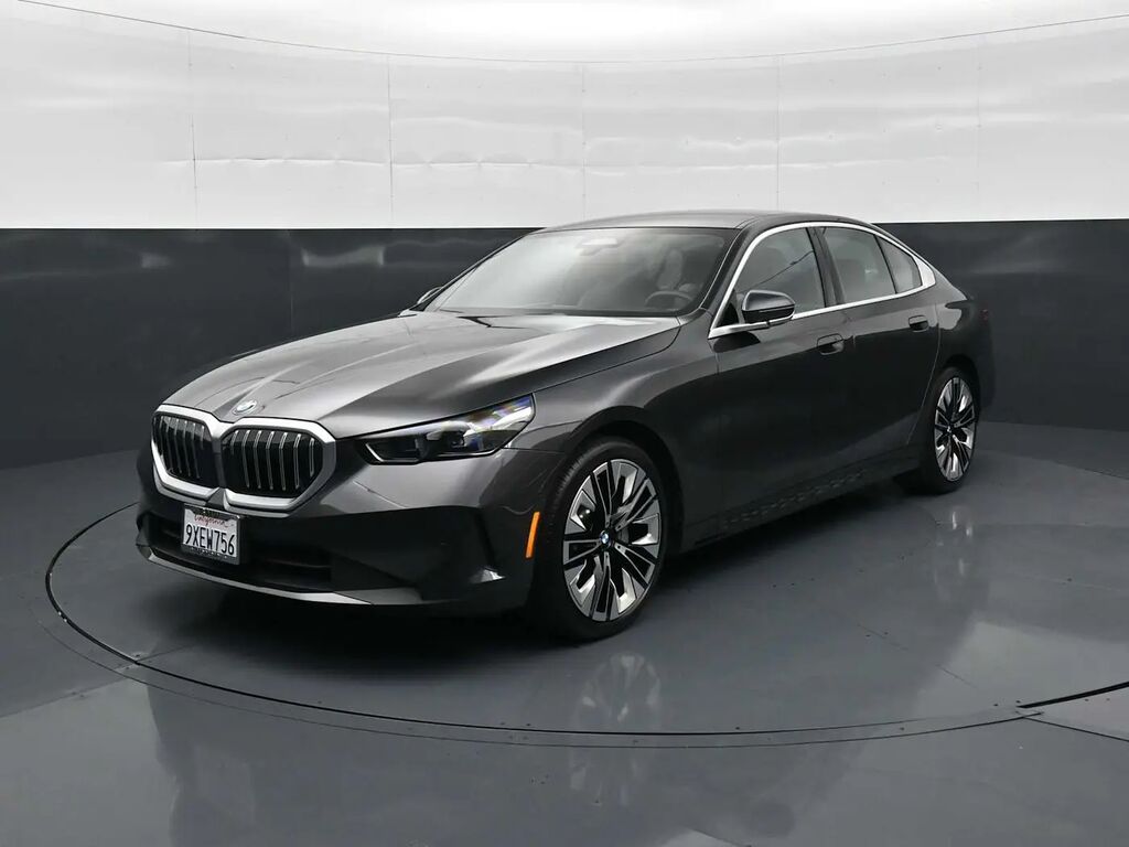 2026 BMW 5 Series 530i — photo 1 of 13
