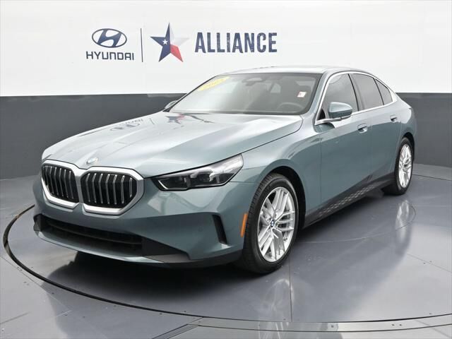 2025 BMW 5 Series 530i — photo 1 of 13