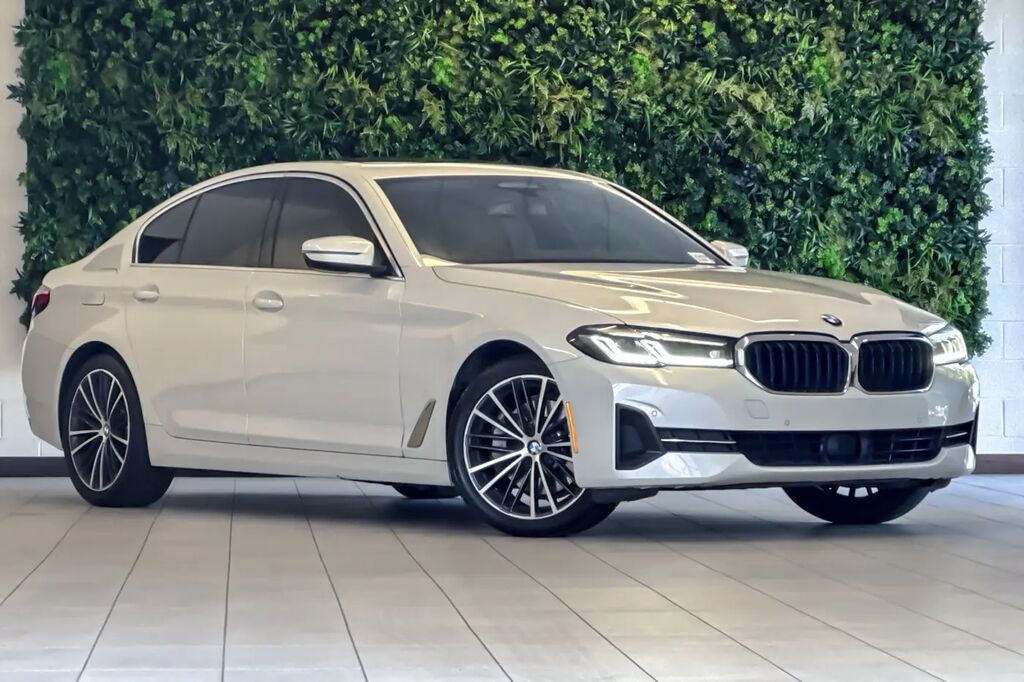 2022 BMW 5 Series 530i — photo 1 of 25