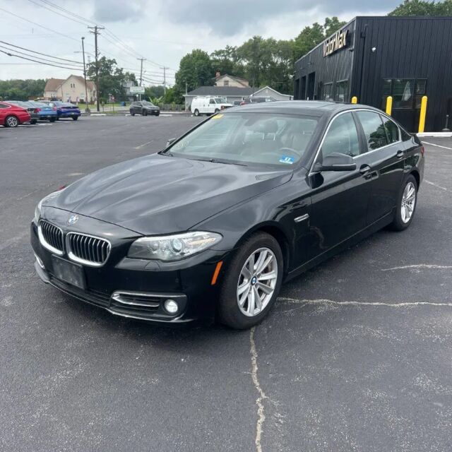 2016 BMW 5 Series 528i xDrive — photo 1 of 42