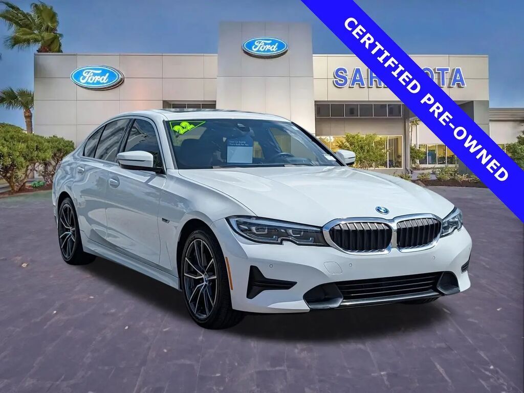 2022 BMW 3 Series 330e — photo 1 of 26