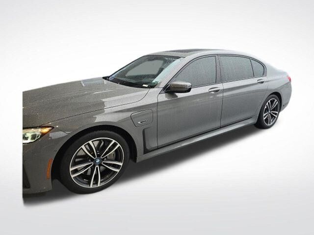 2022 BMW 7 Series 745e xDrive — photo 1 of 13