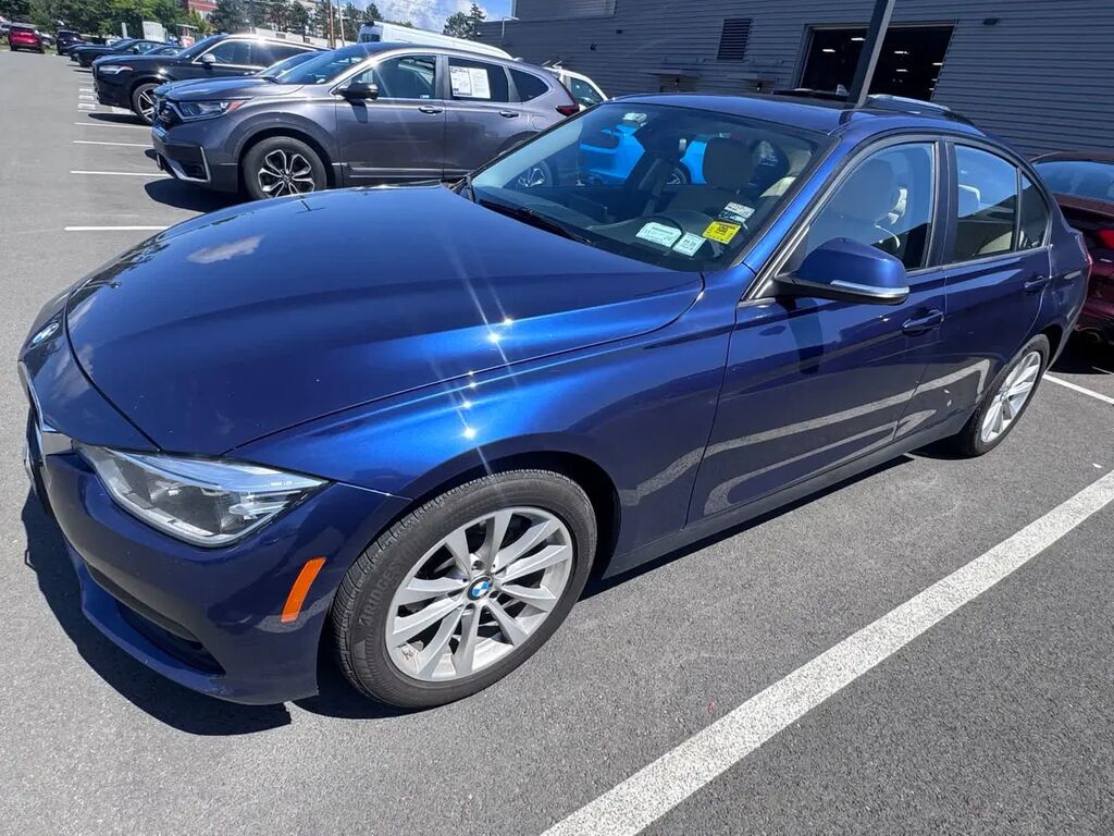 2018 BMW 3 Series 320i xDrive — photo 1 of 10