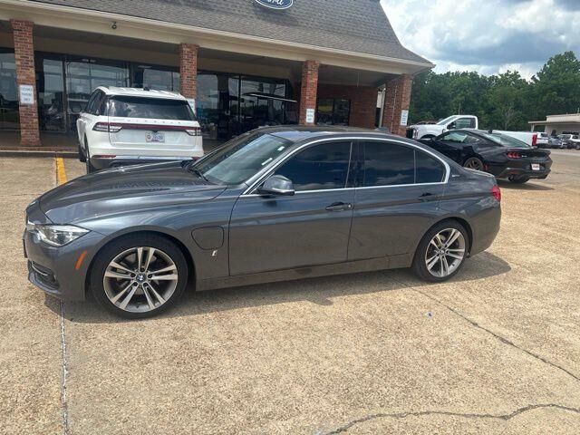 2018 BMW 3 Series 330e iPerformance — photo 1 of 13