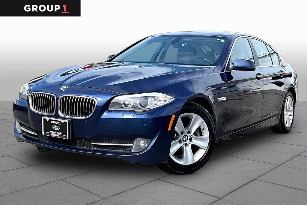 2011 BMW 5 Series 528i — photo 1 of 1