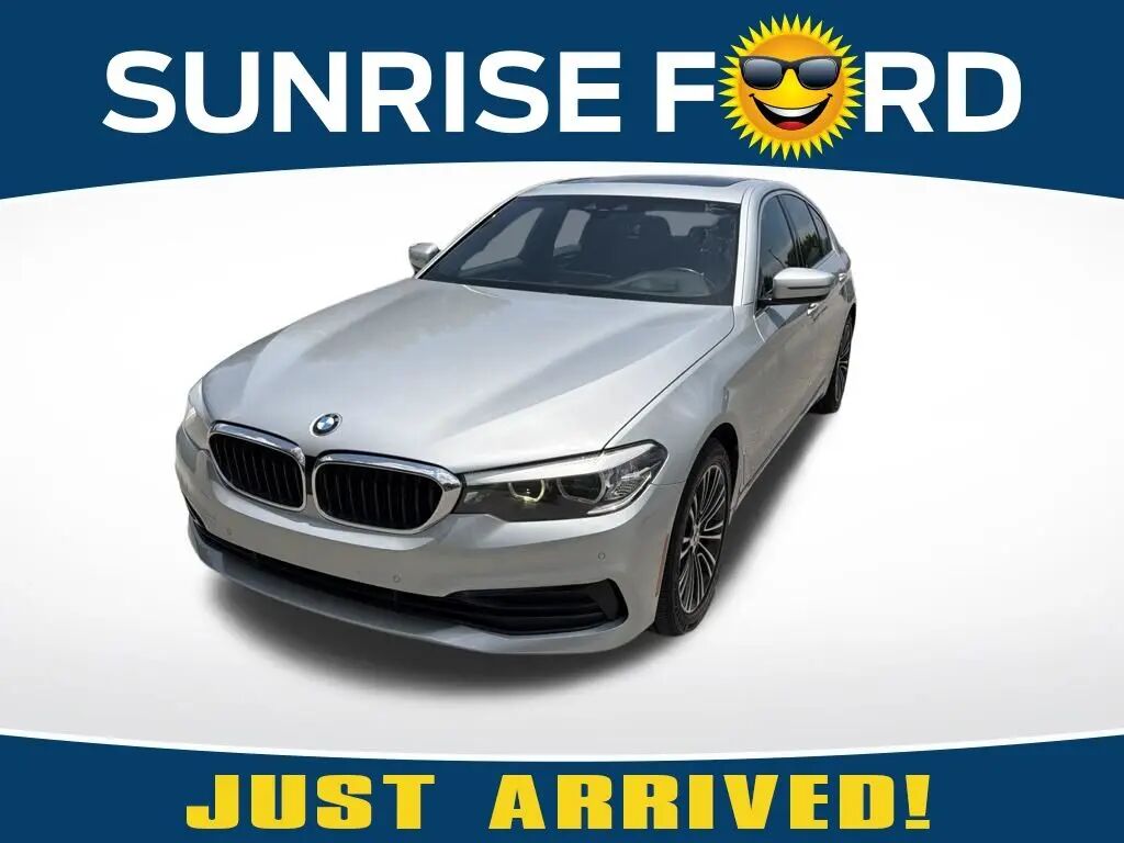 2019 BMW 5 Series 530i — photo 1 of 39