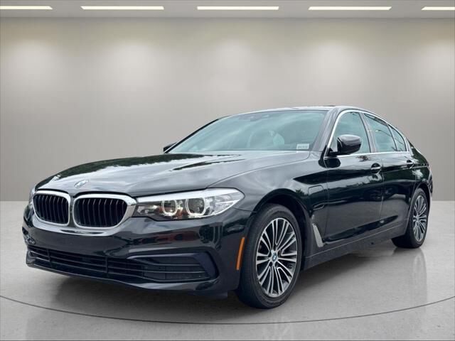 2019 BMW 5 Series 530e iPerformance — photo 1 of 13