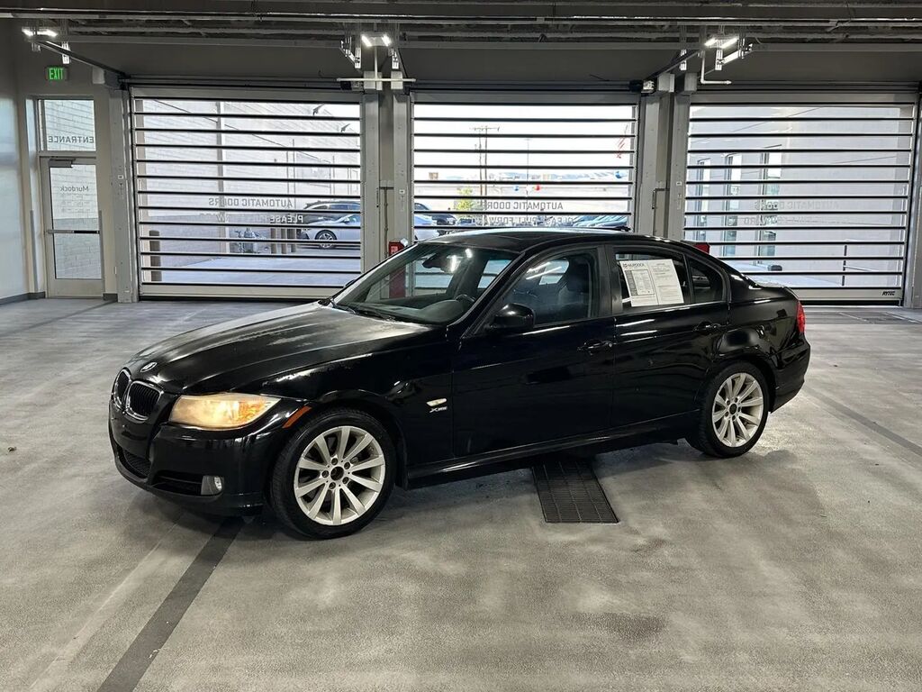 2011 BMW 3 Series 328i xDrive — photo 1 of 13