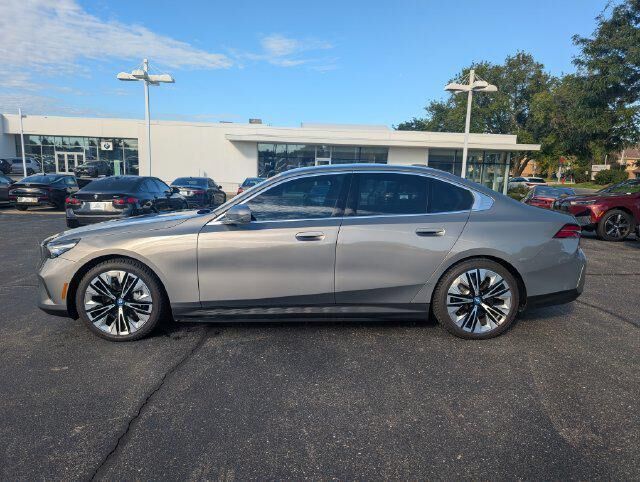2024 BMW i5 eDrive40 — photo 1 of 13