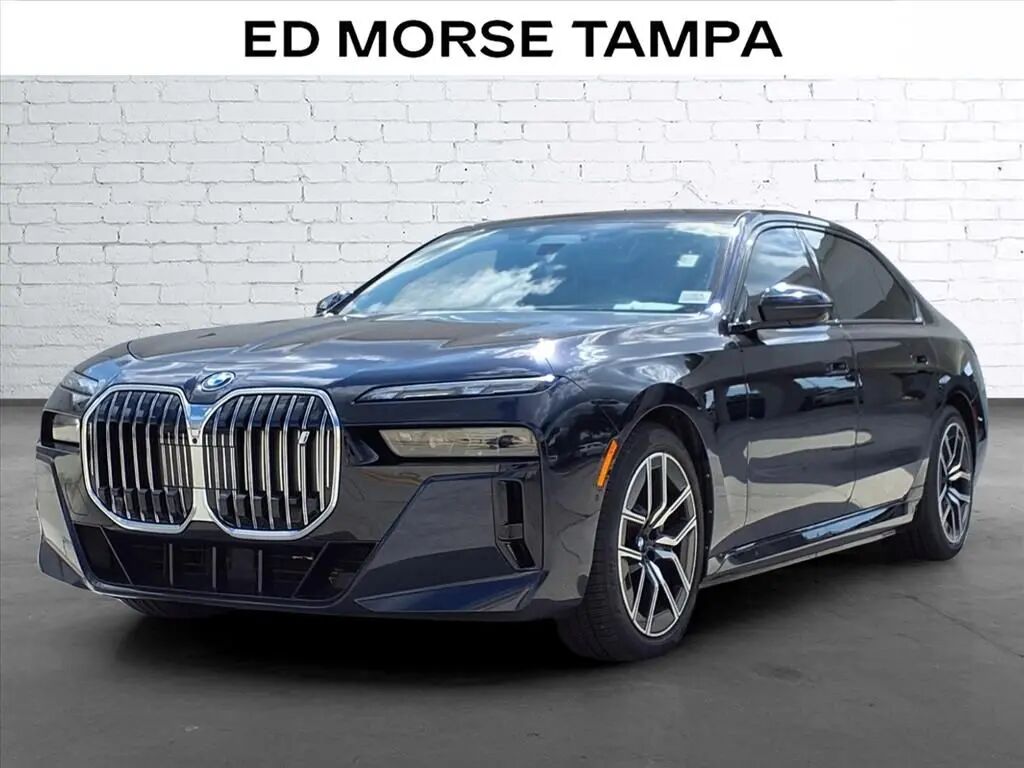 2023 BMW i7 xDrive60 — photo 1 of 13