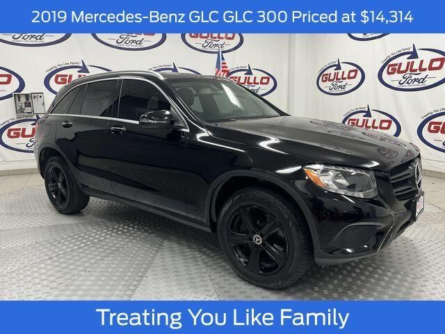 2019 Mercedes-Benz GLC GLC 300 — photo 1 of 13
