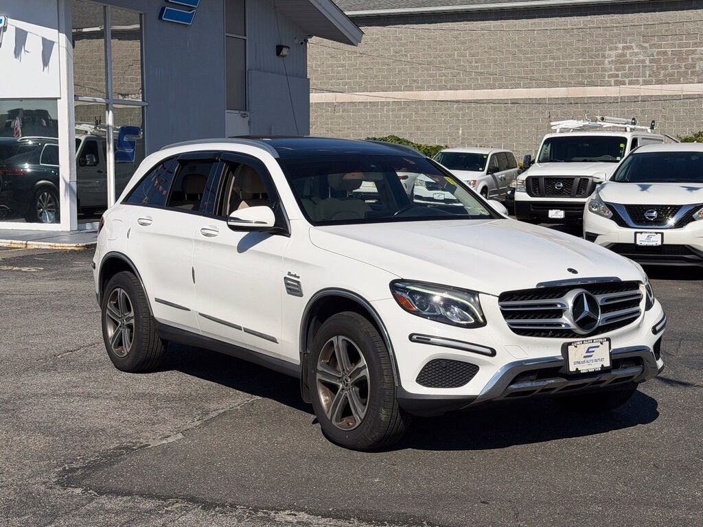 2019 Mercedes-Benz GLC GLC 300 — photo 1 of 13
