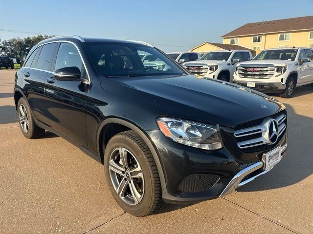 2017 Mercedes-Benz GLC GLC 300 4MATIC — photo 1 of 26