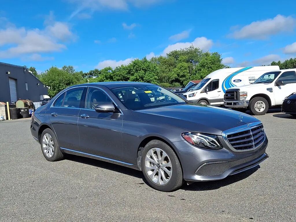 2019 Mercedes-Benz E-Class E 300 4MATIC — photo 1 of 13
