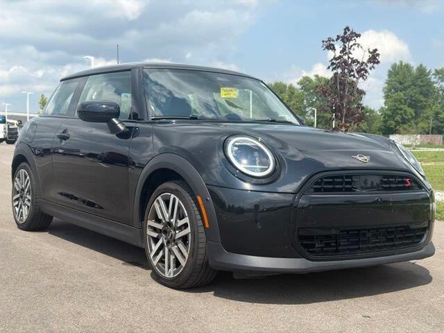 2025 MINI Hardtop 2 Door Cooper S Signature Trim