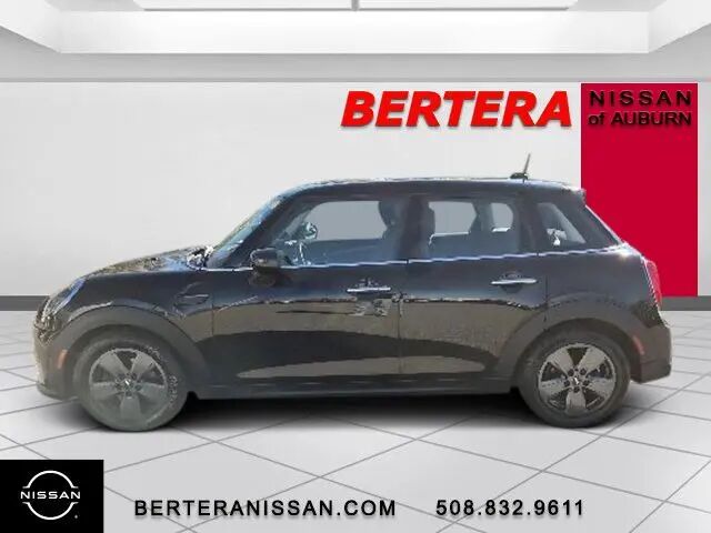 2022 MINI Hardtop 4 Door Cooper — photo 1 of 13