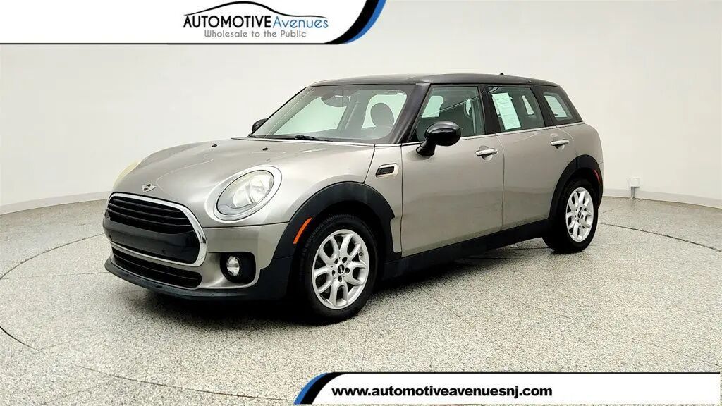 2017 MINI Clubman Cooper — photo 1 of 13