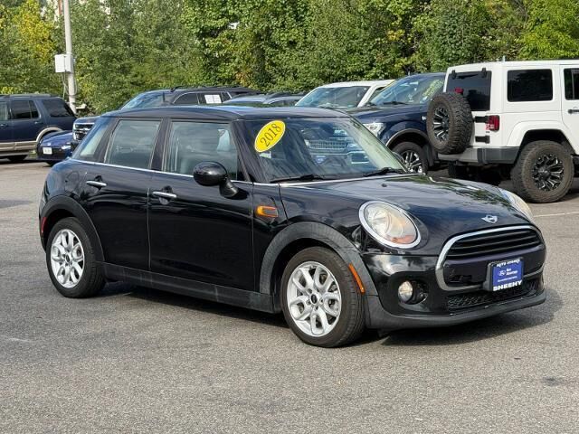 2018 MINI Hardtop 4 Door Cooper — photo 1 of 39