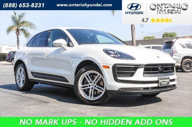 2024 Porsche Macan Base — photo 1 of 13
