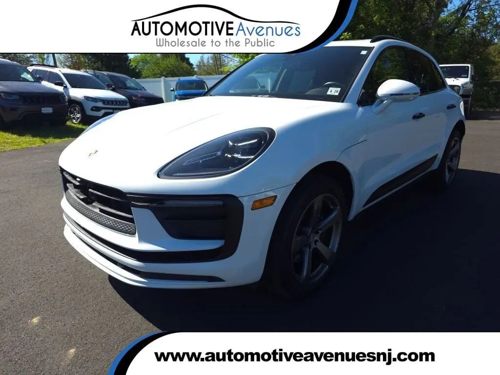 2023 Porsche Macan T — photo 1 of 26
