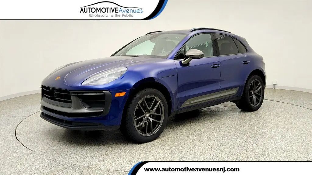 2023 Porsche Macan T — photo 1 of 52