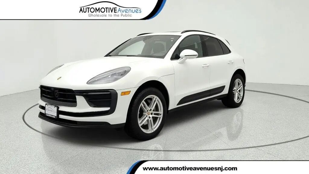 2024 Porsche Macan T — photo 1 of 13