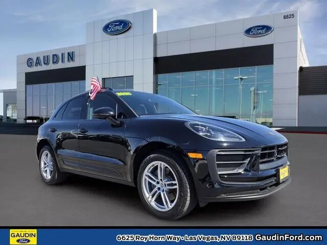 2025 Porsche Macan Base — photo 1 of 13