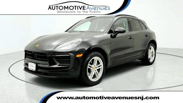 2023 Porsche Macan Base w/ Black / Bordeaux Red Leather Package & Surround View