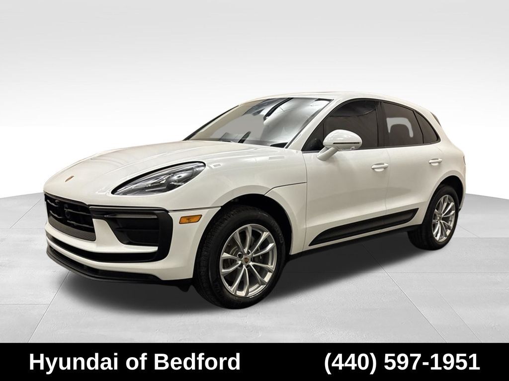 2023 Porsche Macan T — photo 1 of 13