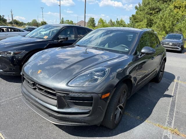 2025 Porsche Macan T