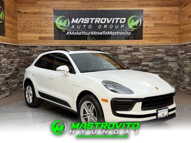 2022 Porsche Macan Base — photo 1 of 13