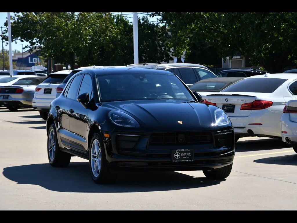 2024 Porsche Macan Base — photo 1 of 9