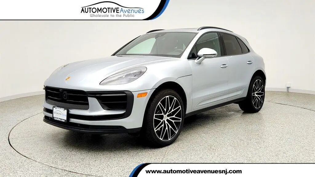 2025 Porsche Macan T — photo 1 of 26