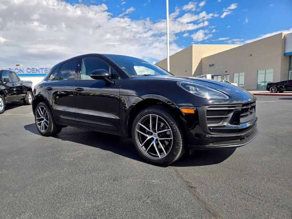 2025 Porsche Macan Base — photo 1 of 13