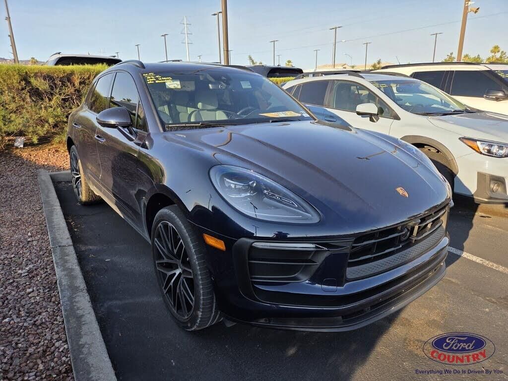 2022 Porsche Macan Base — photo 1 of 1