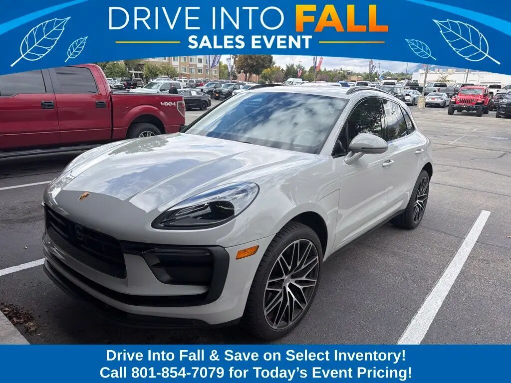 2023 Porsche Macan Base — photo 1 of 3