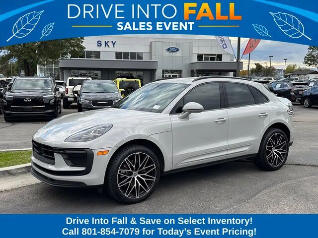 2023 Porsche Macan Base