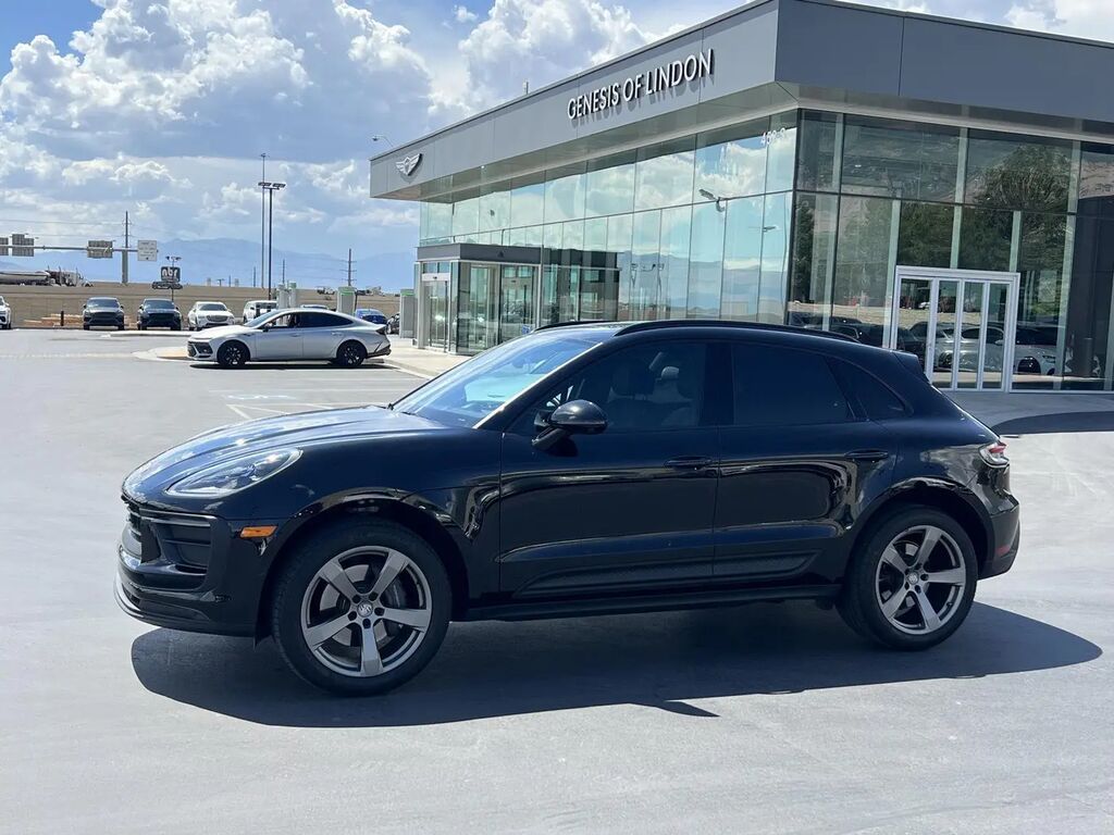 2024 Porsche Macan Base — photo 1 of 26