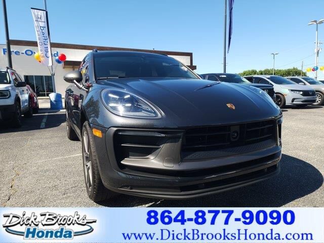 2025 Porsche Macan T