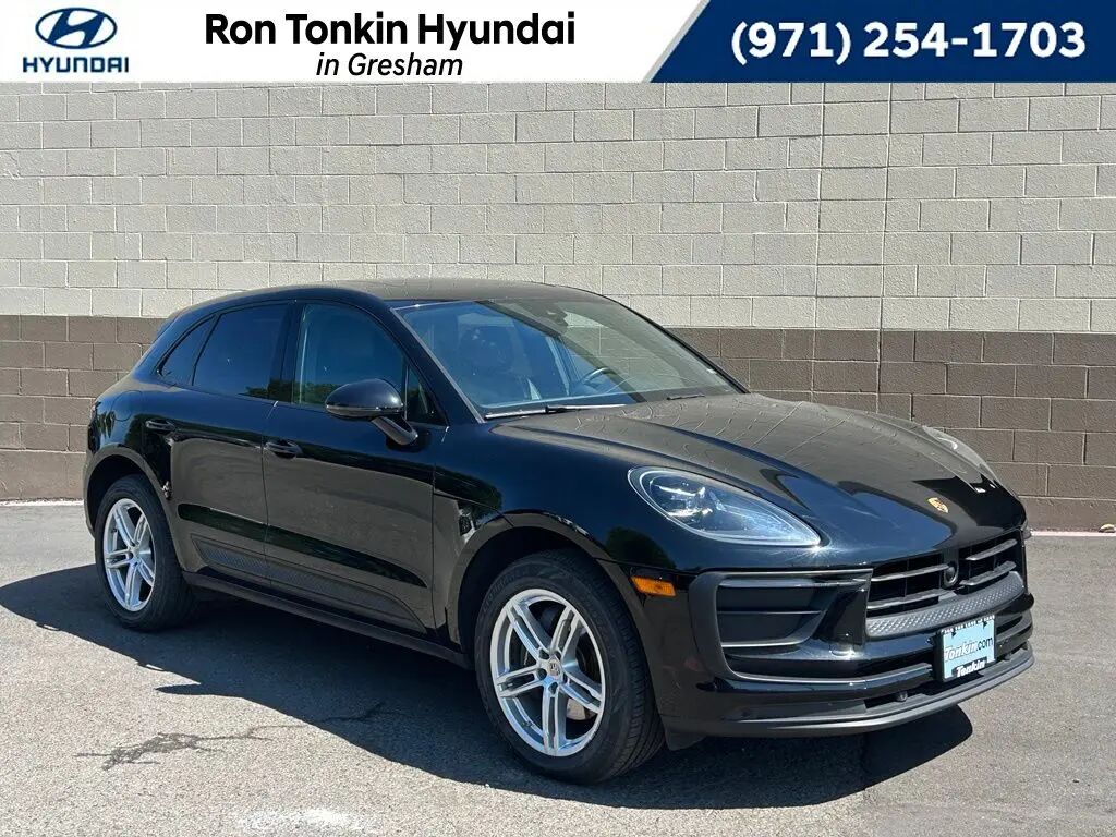 2024 Porsche Macan Base — photo 1 of 13