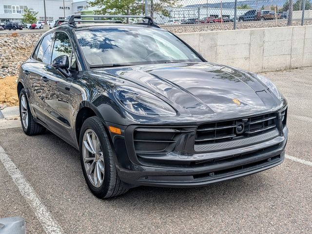2022 Porsche Macan Base — photo 1 of 13