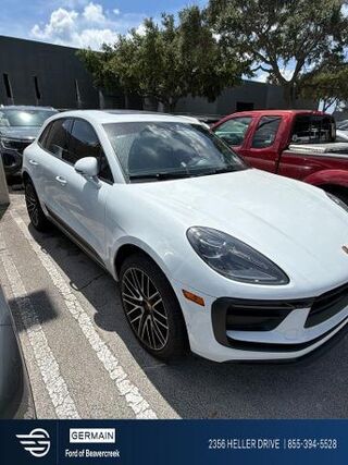 2022 Porsche Macan Base — photo 1 of 25