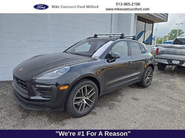2024 Porsche Macan Base — photo 1 of 20