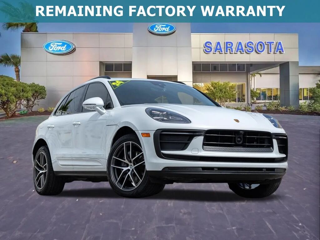 2024 Porsche Macan Base — photo 1 of 13