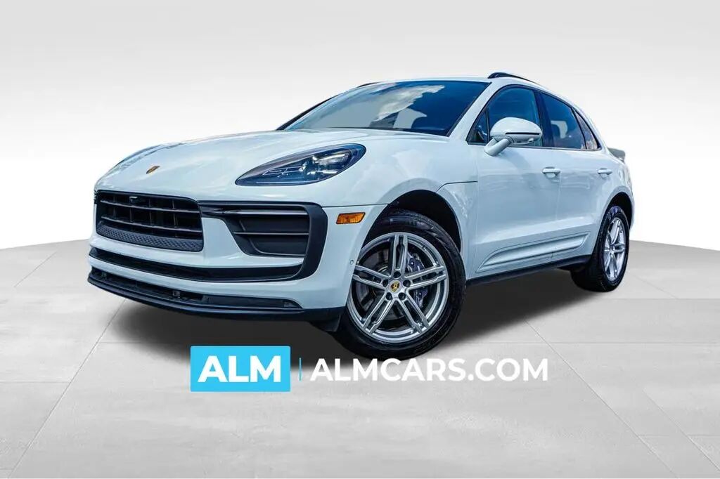 2022 Porsche Macan Base — photo 1 of 21