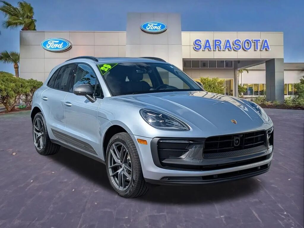 2025 Porsche Macan T — photo 1 of 13