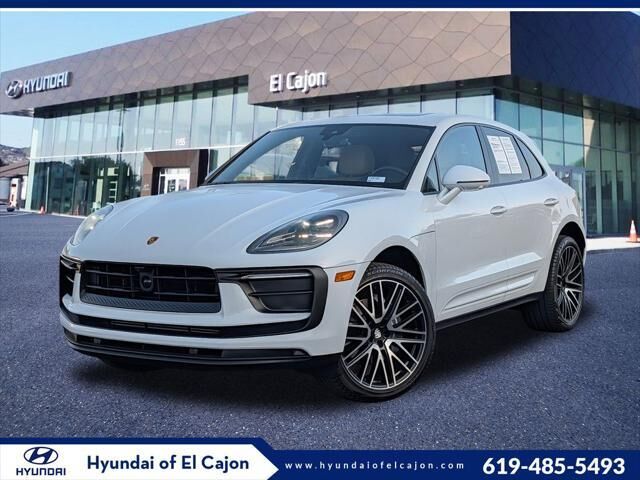 2025 Porsche Macan Base